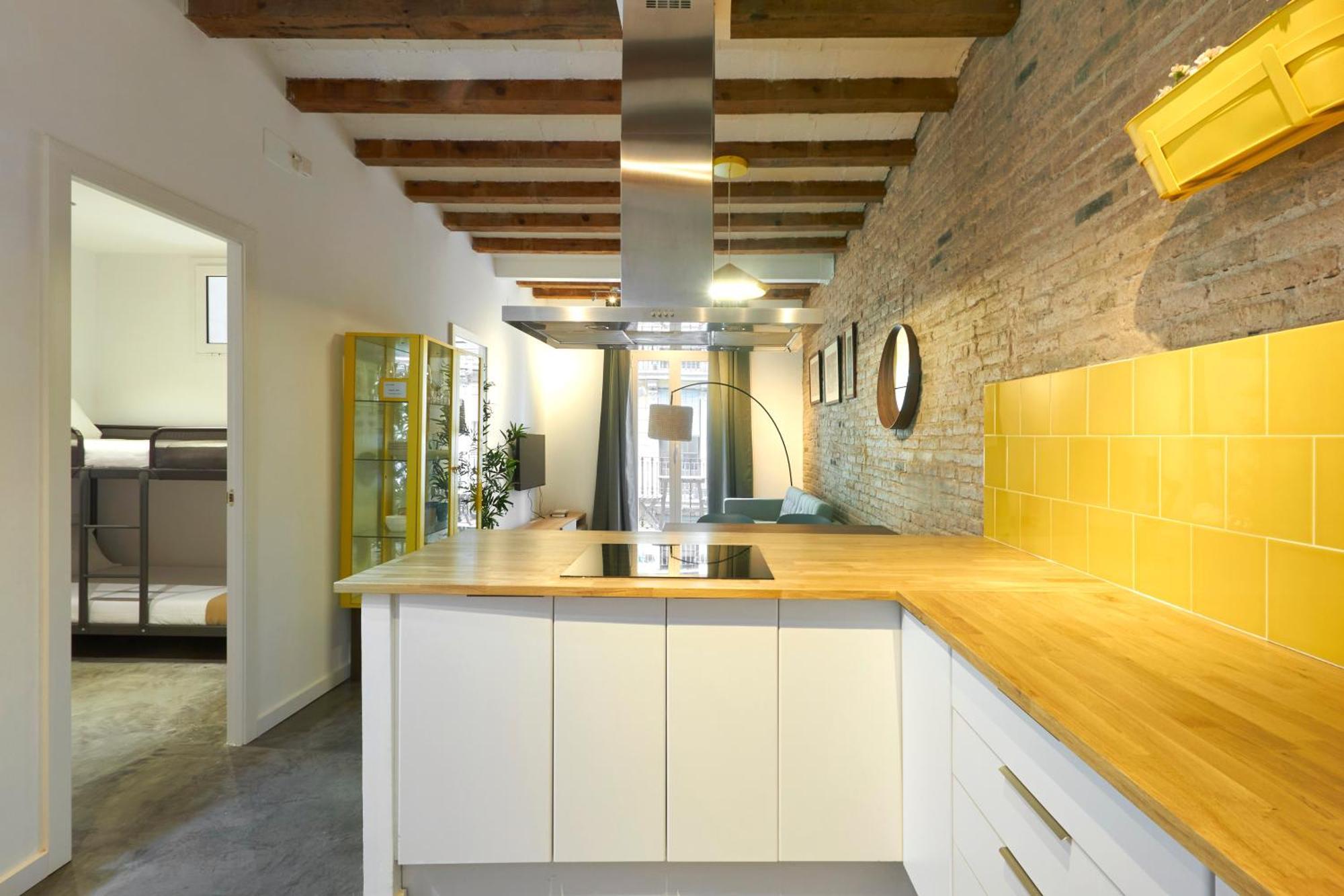 64 Apartment In A Typical Barcelona'S Old Building Exteriör bild