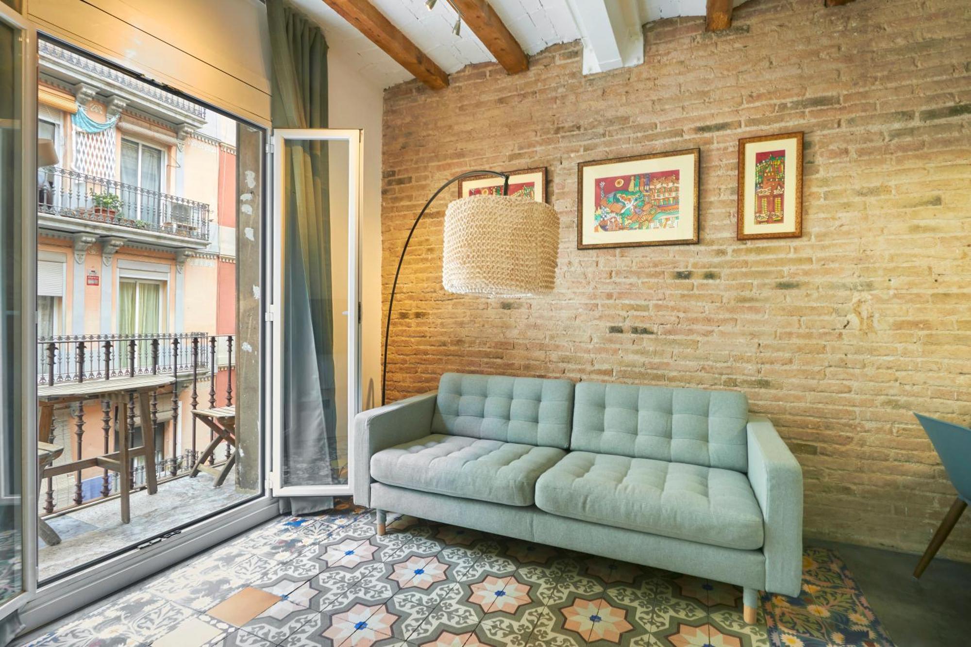 64 Apartment In A Typical Barcelona'S Old Building Exteriör bild