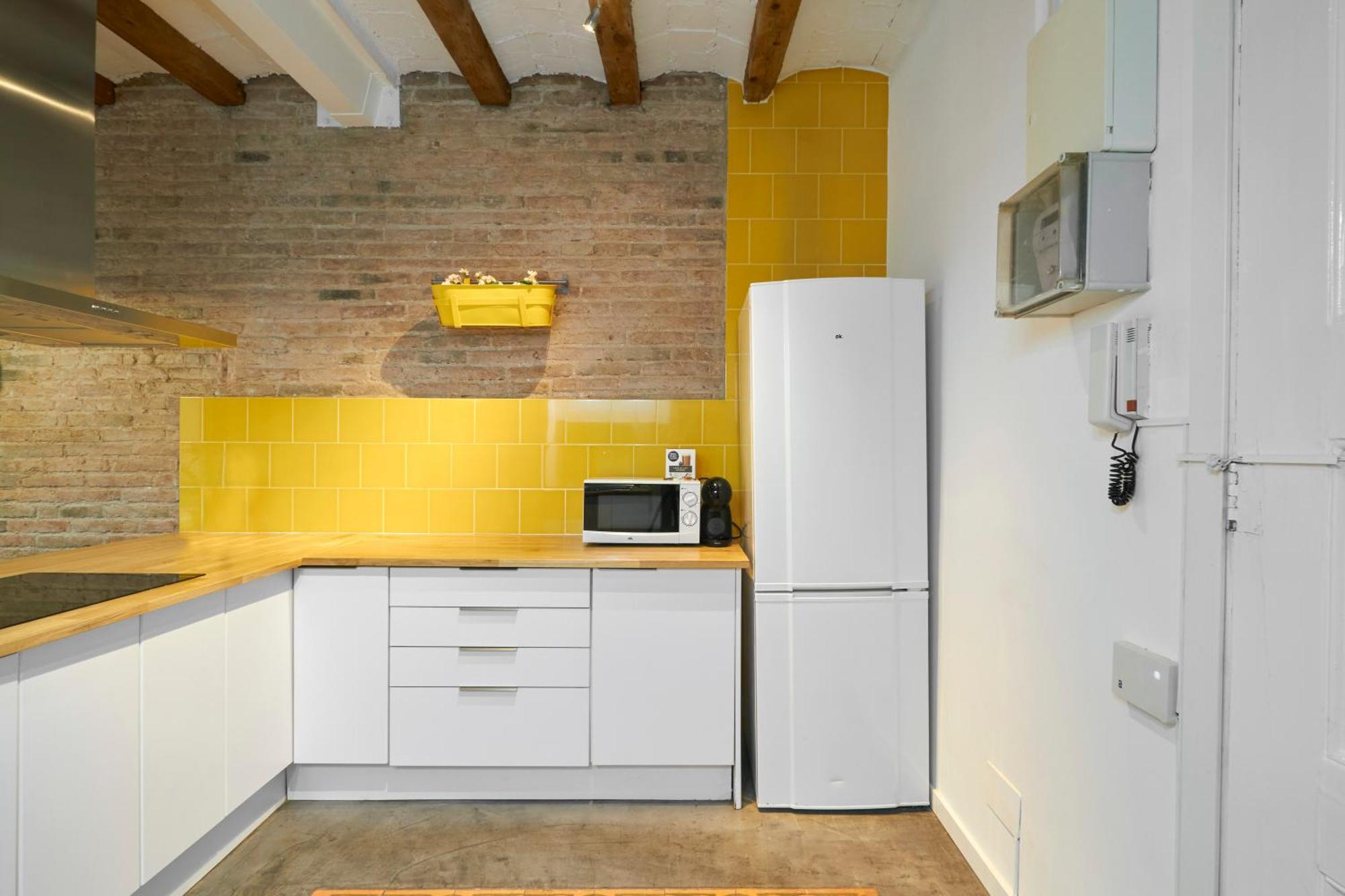 64 Apartment In A Typical Barcelona'S Old Building Exteriör bild