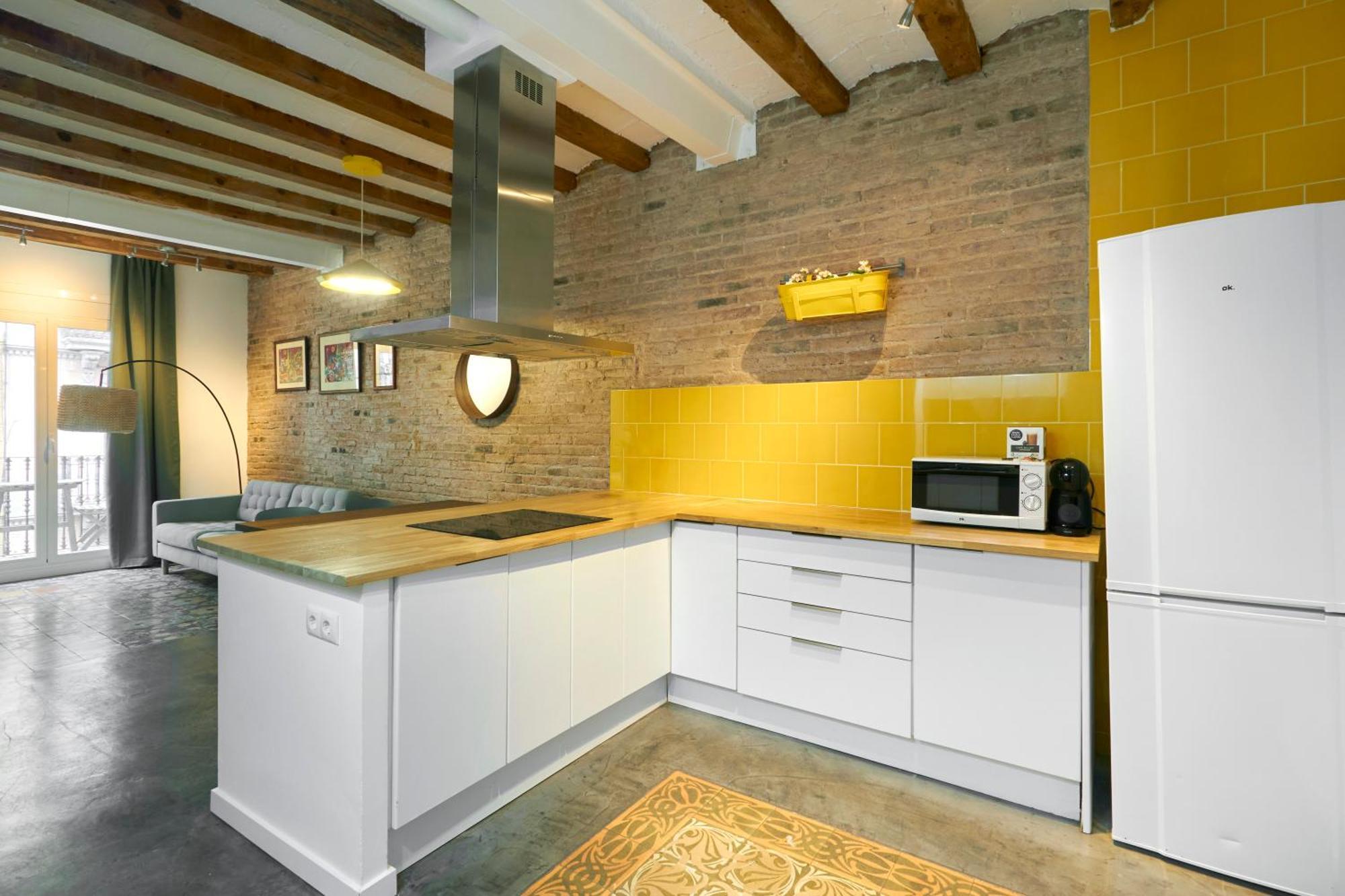 64 Apartment In A Typical Barcelona'S Old Building Exteriör bild