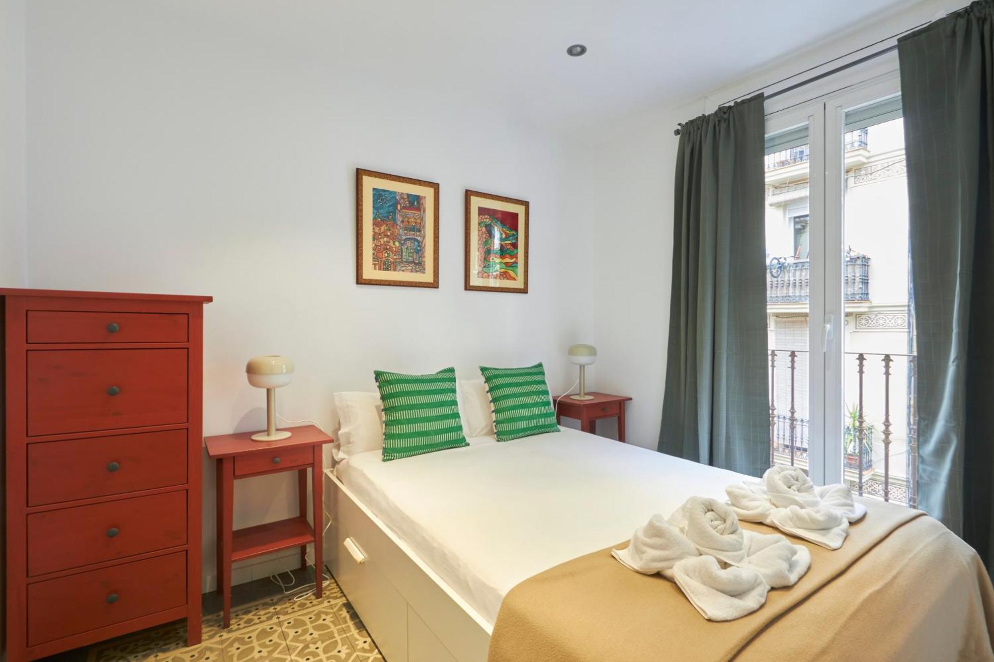 64 Apartment In A Typical Barcelona'S Old Building Exteriör bild